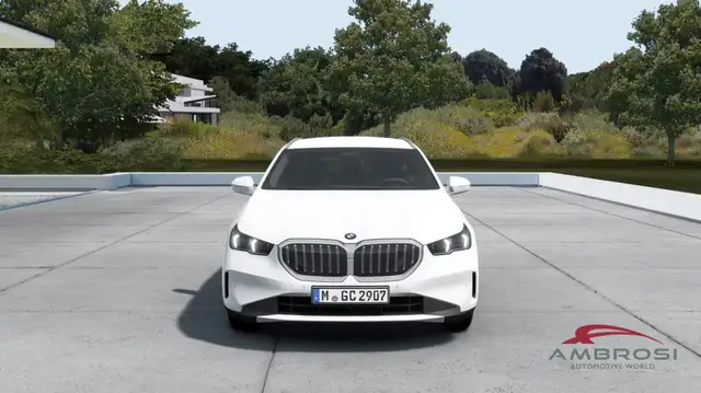 BMW 5 Series view 4