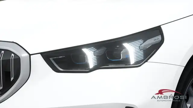 BMW 5 Series view 6