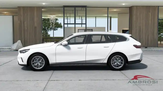 BMW 5 Series view 3
