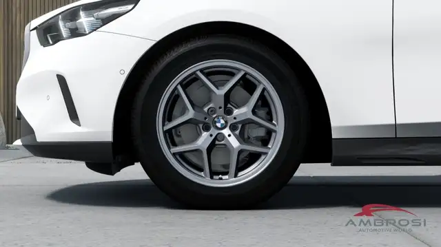 BMW 5 Series view 8