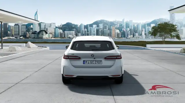 BMW 5 Series view 5