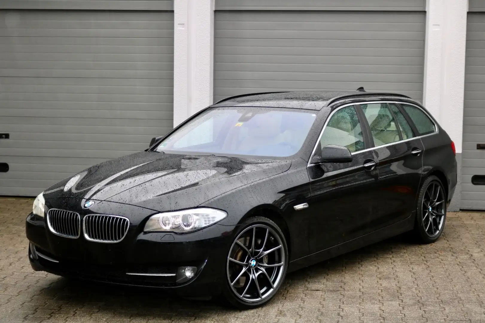 BMW 530 Baureihe 5 Touring 530 d/PANO/HEAD-UP/SOFT-C Schwarz - 1