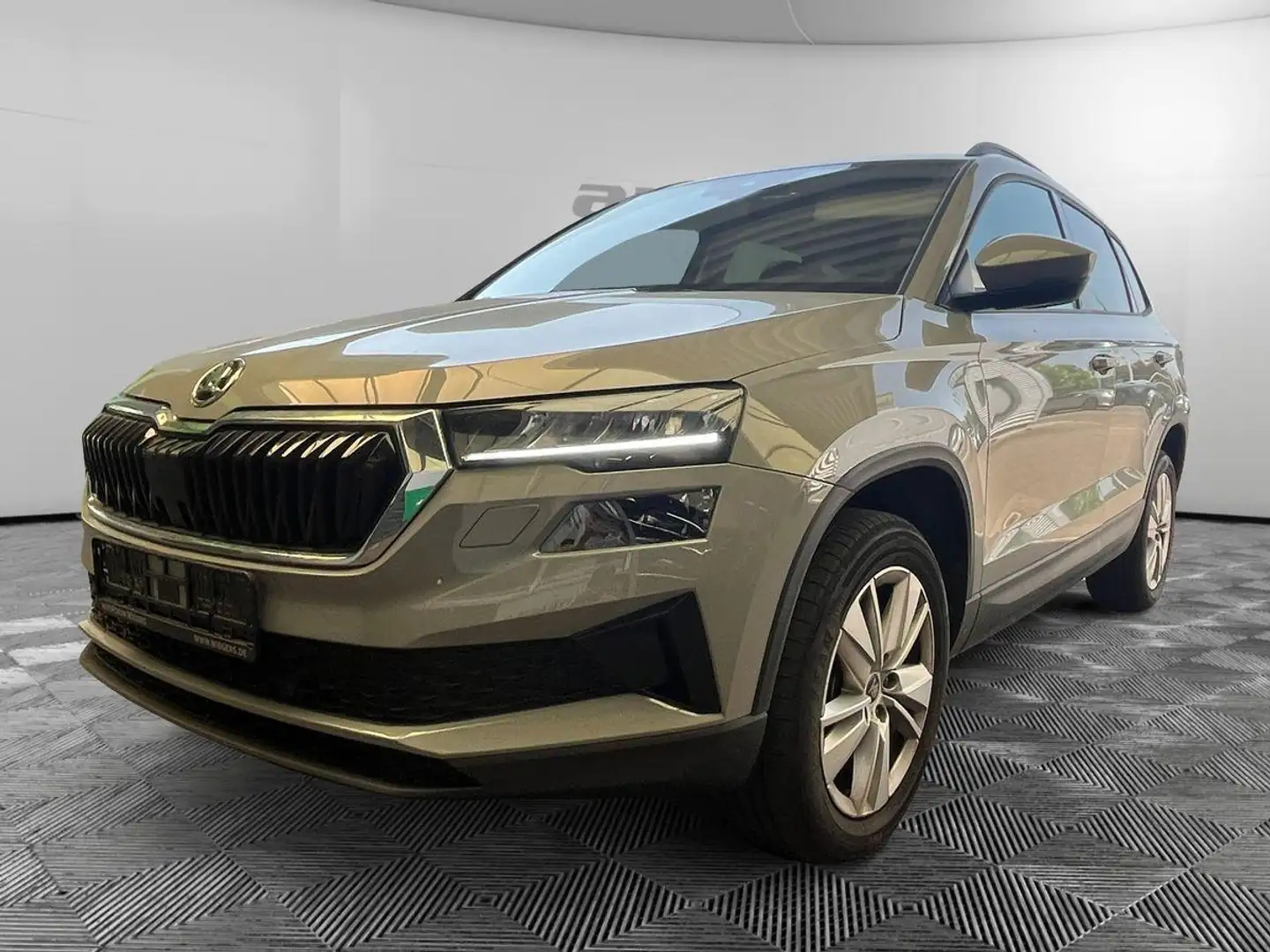 Skoda Karoq SELECTION 1.5 TSI 110 kW (150 PS) - 2