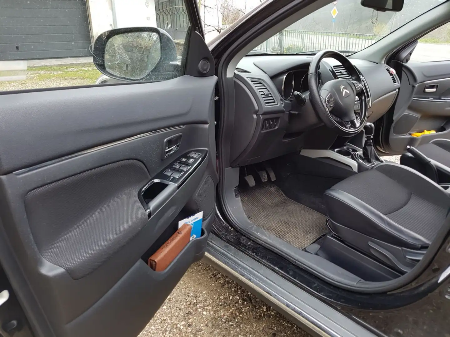 Citroen C4 C4 Aircross Aircross 1.6i hdi Attraction s Noir - 1