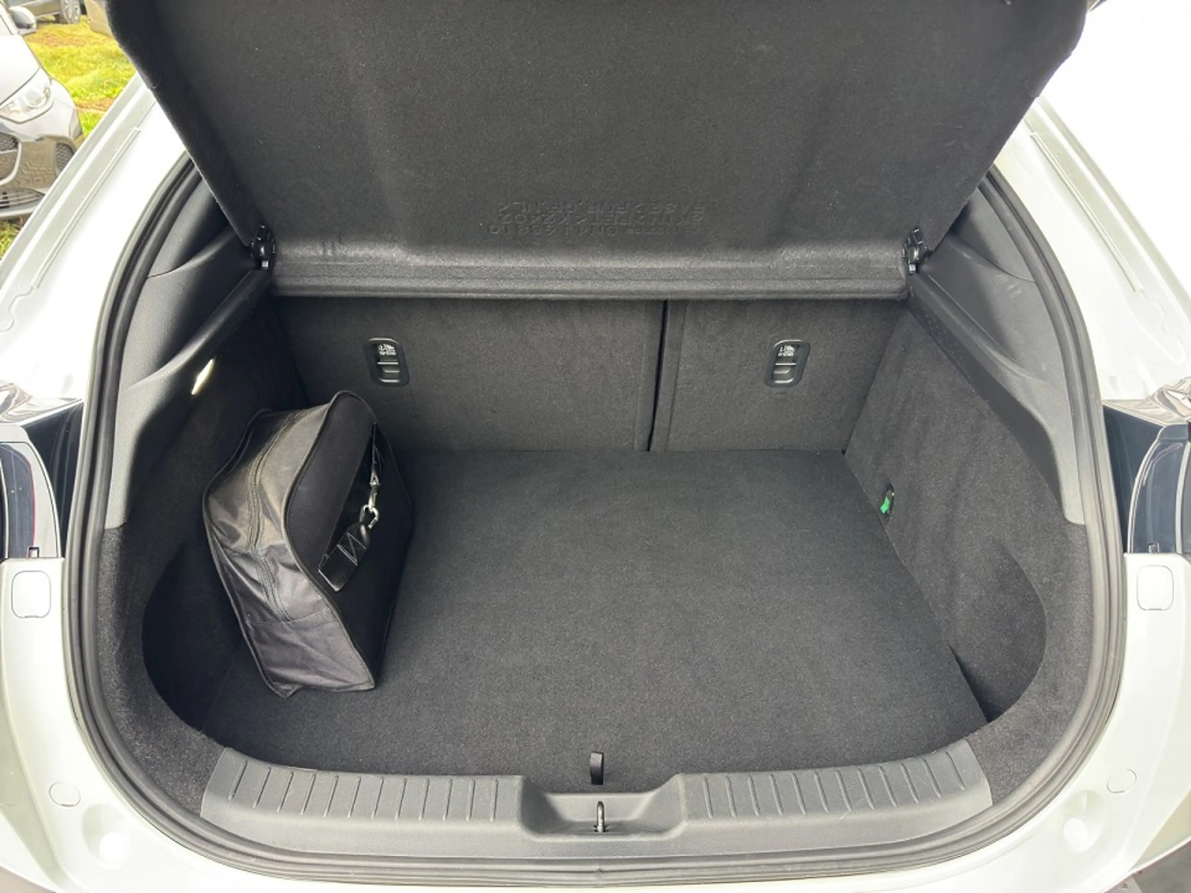 Mazda MX-30 35,5 kWh e-SKYACTIV EV 145 PS Advantage — photo 13