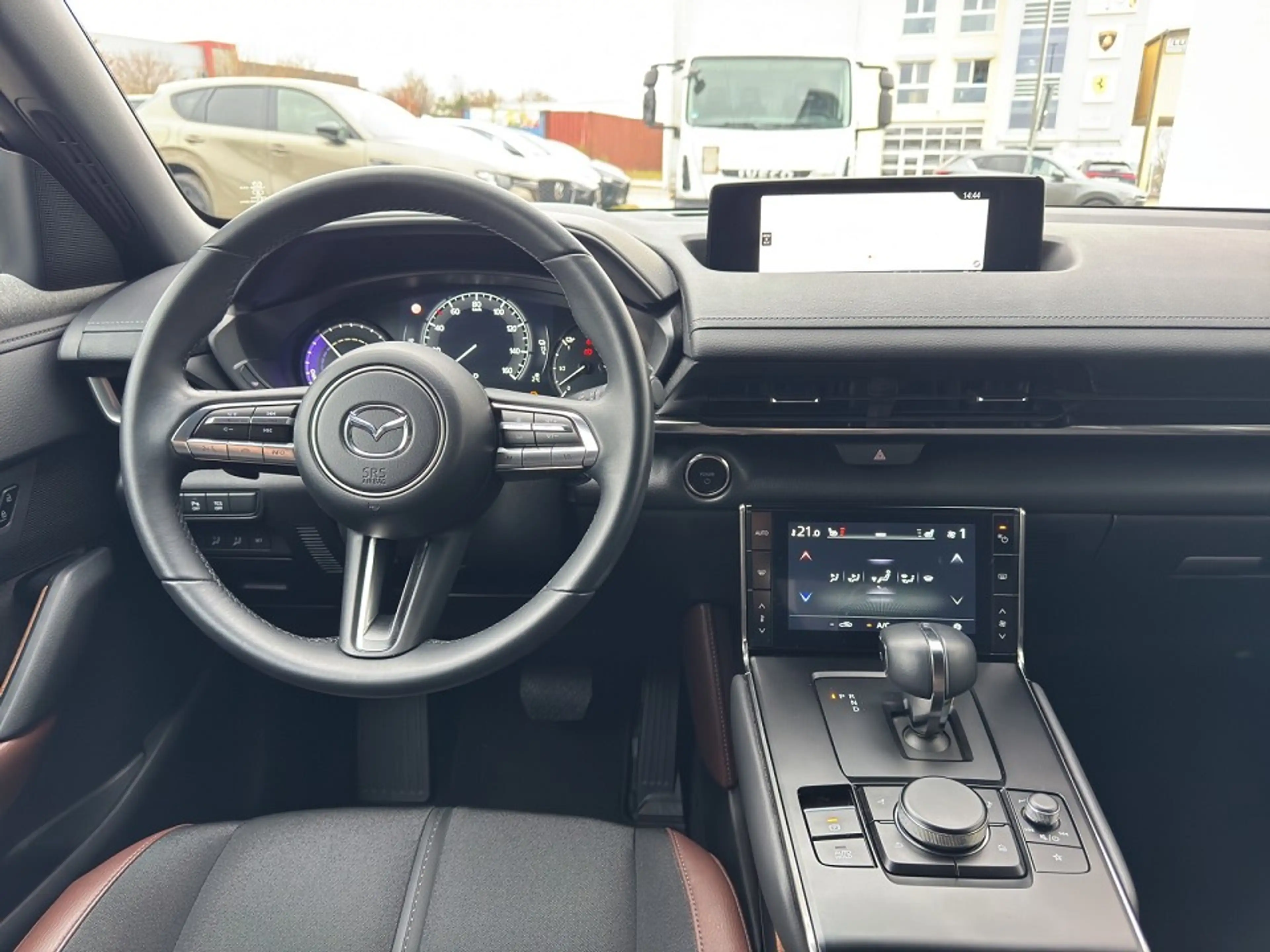 Mazda MX-30 35,5 kWh e-SKYACTIV EV 145 PS Advantage — photo 10