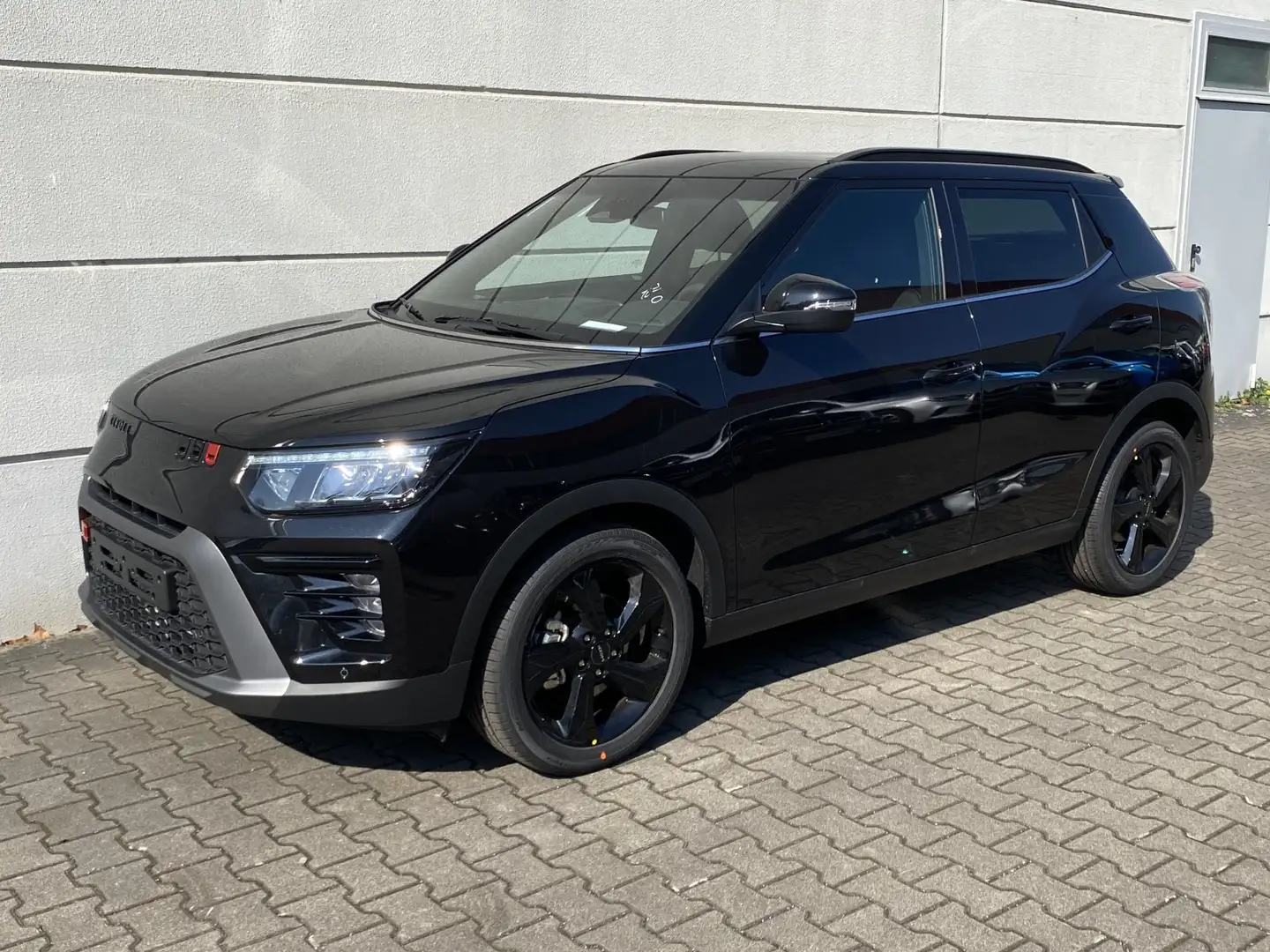 KGM Tivoli 1.5 T-GDI 2WD AT Nomad Plus TotwAss LED Leder Alu1 Schwarz - 2