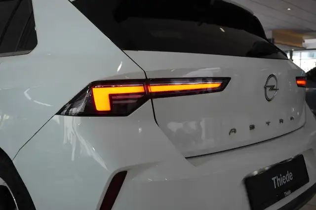 Opel Astra view 10