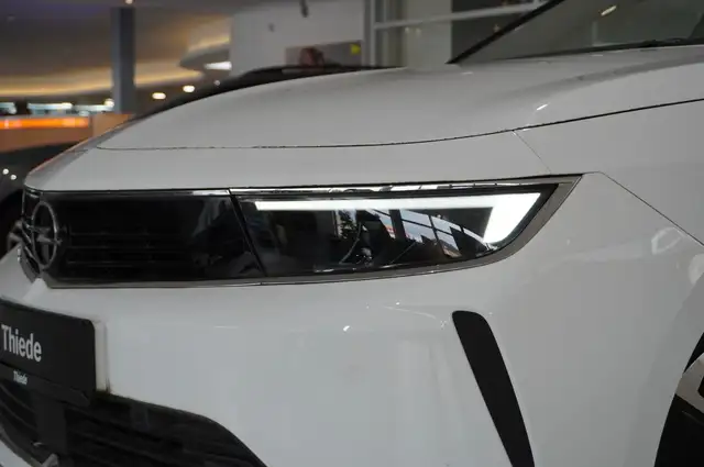Opel Astra view 5