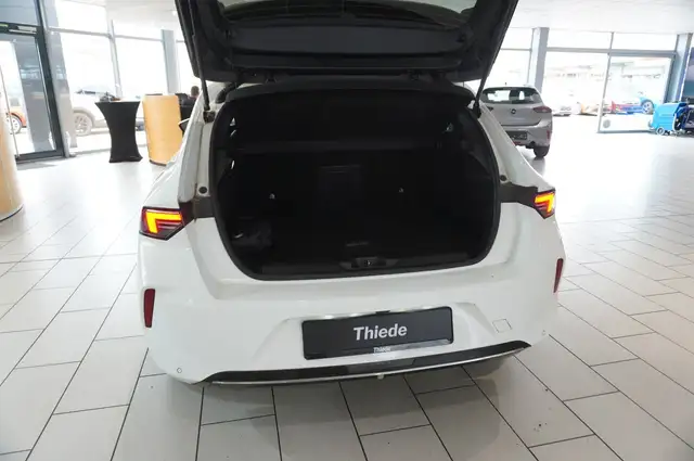 Opel Astra view 11