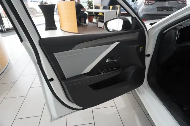 Opel Astra view 15