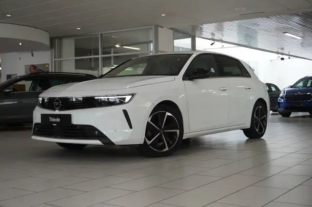 Opel Astra view 3