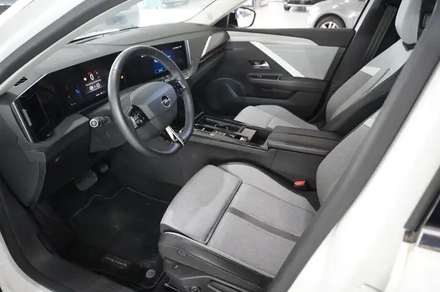 Opel Astra view 13