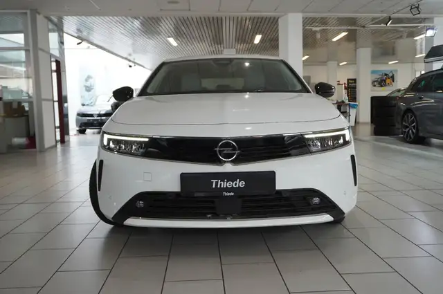 Opel Astra view 6