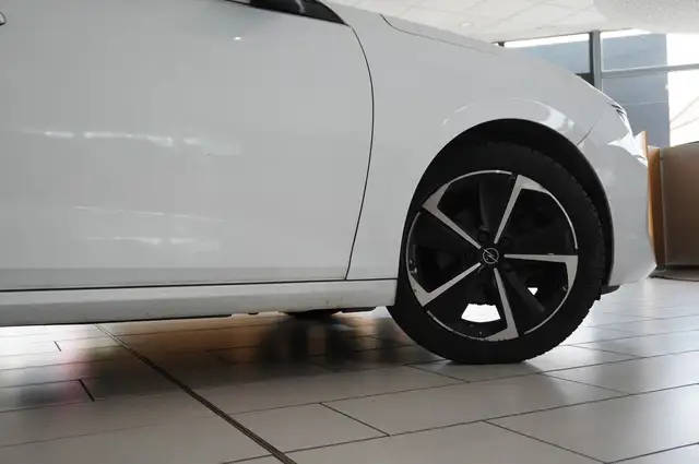 Opel Astra view 8