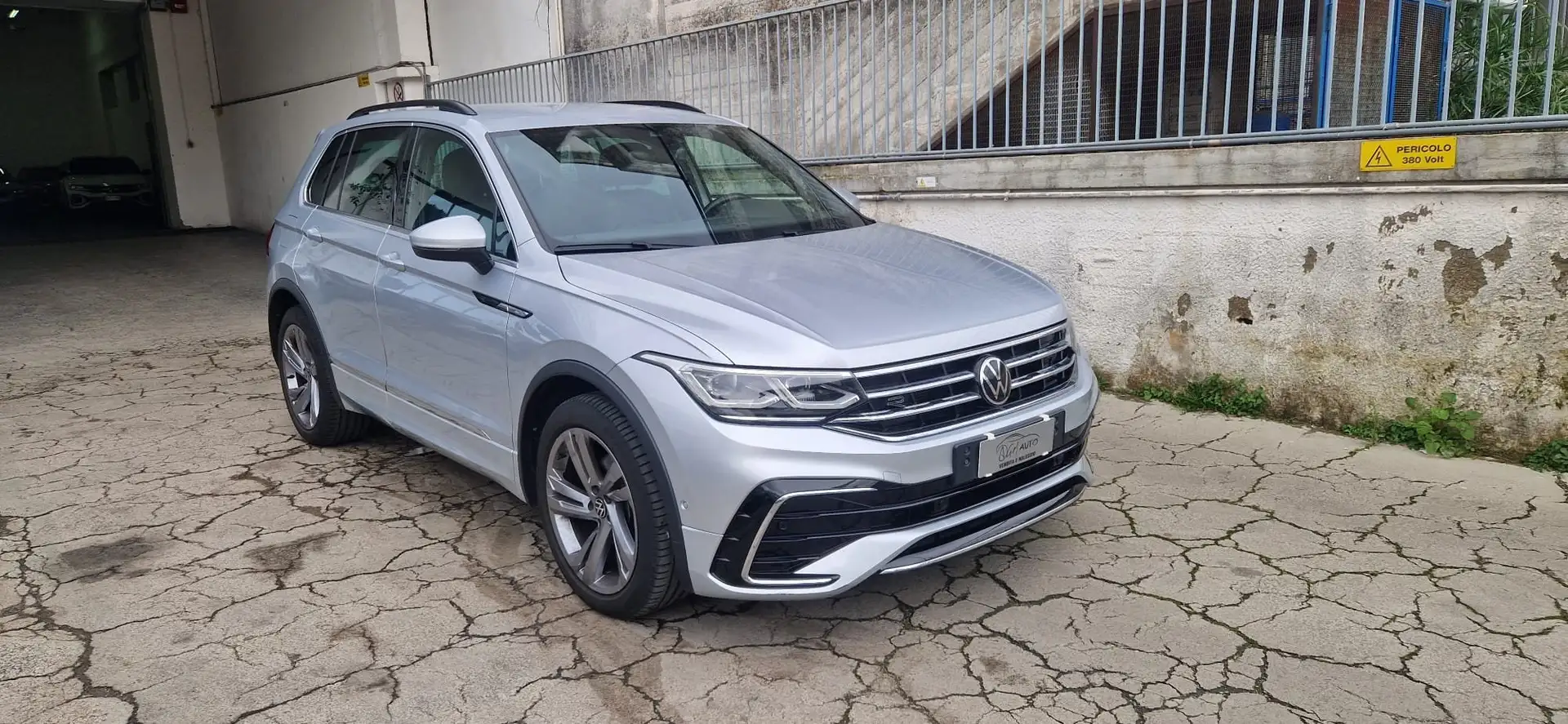 Volkswagen Tiguan Tiguan 2.0 tdi R-Line 150cv dsg Grigio - 1