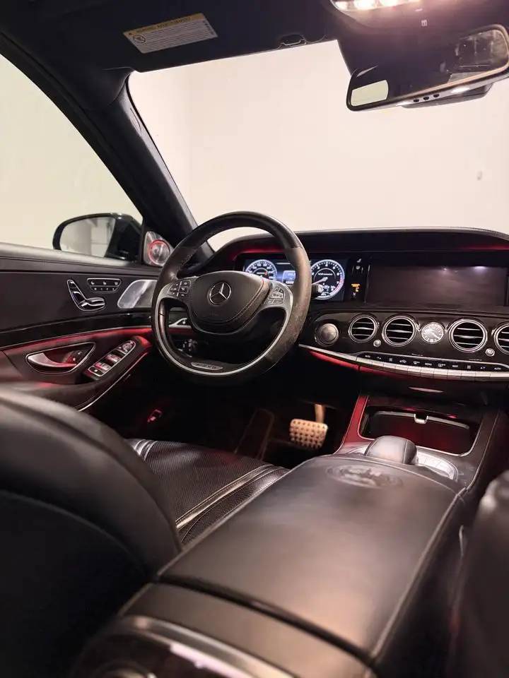 Mercedes-Benz S-Class снимка Mercedes-Benz S-Class