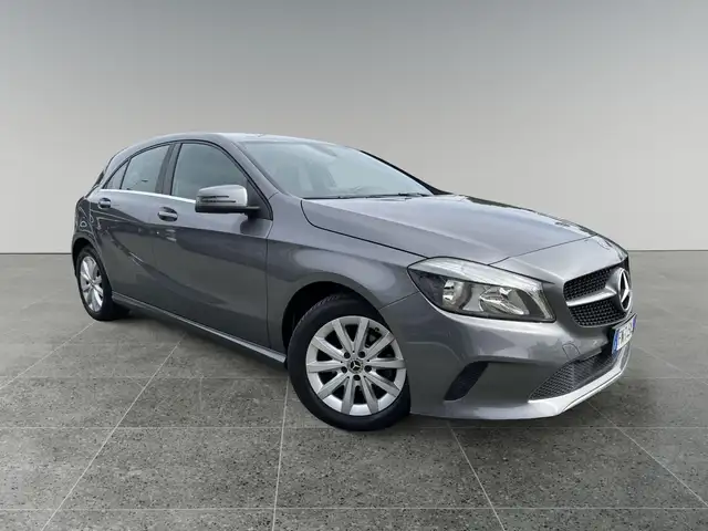 Mercedes-Benz A 180 A 180 d Automatic Business