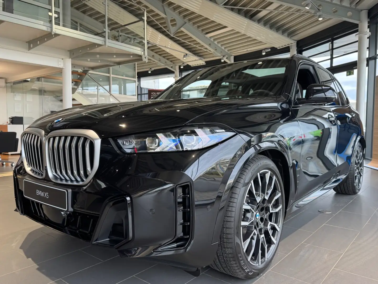 BMW X5 xDrive30d M-Sportpaket AHK/LuftFW/GSD/Int-AL Schwarz - 2