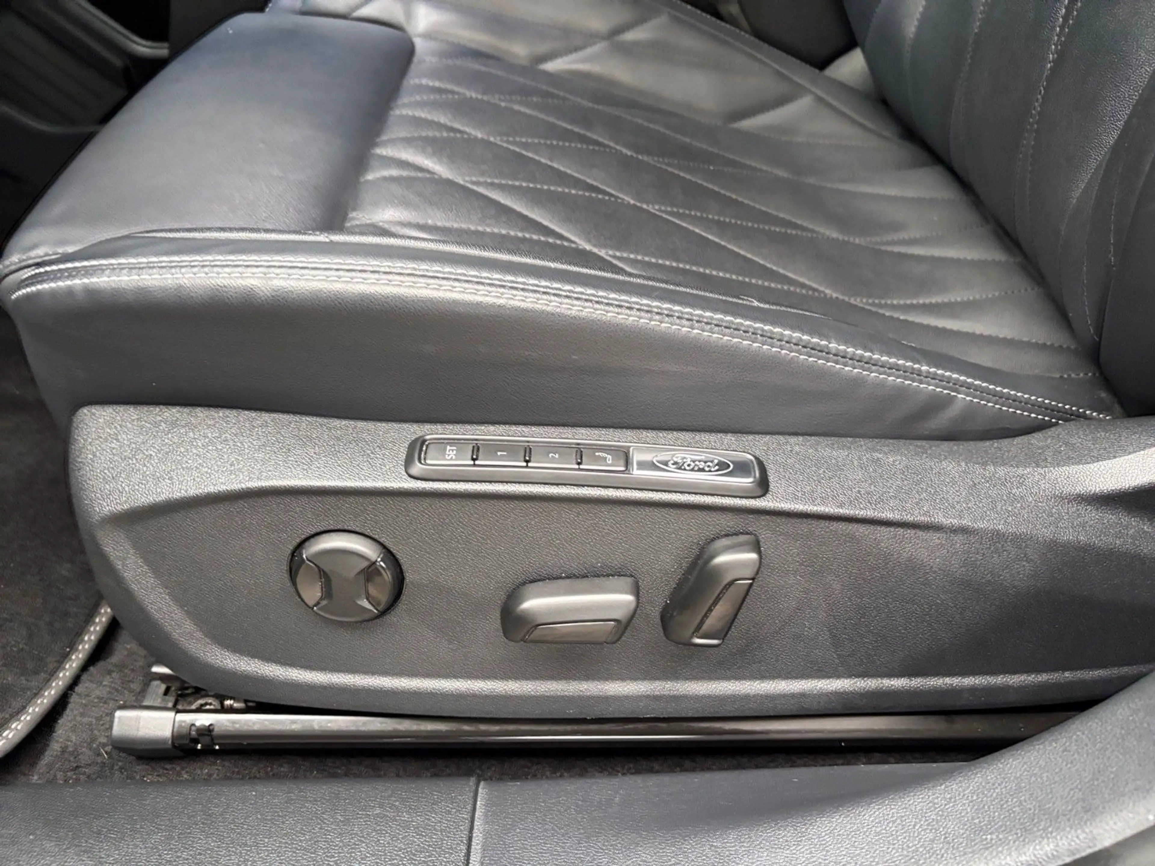 Ford Explorer Premium RWD Wärmepumpe, AHK, Navi — photo 9