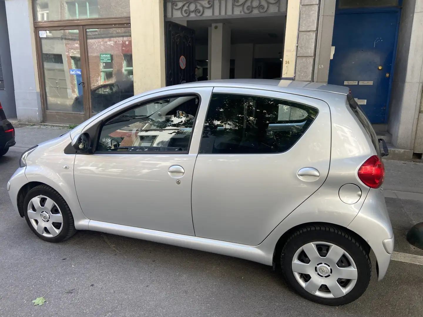 Toyota Aygo Aygo 1.0i VVT-i Music Bte Automatic Gris - 1