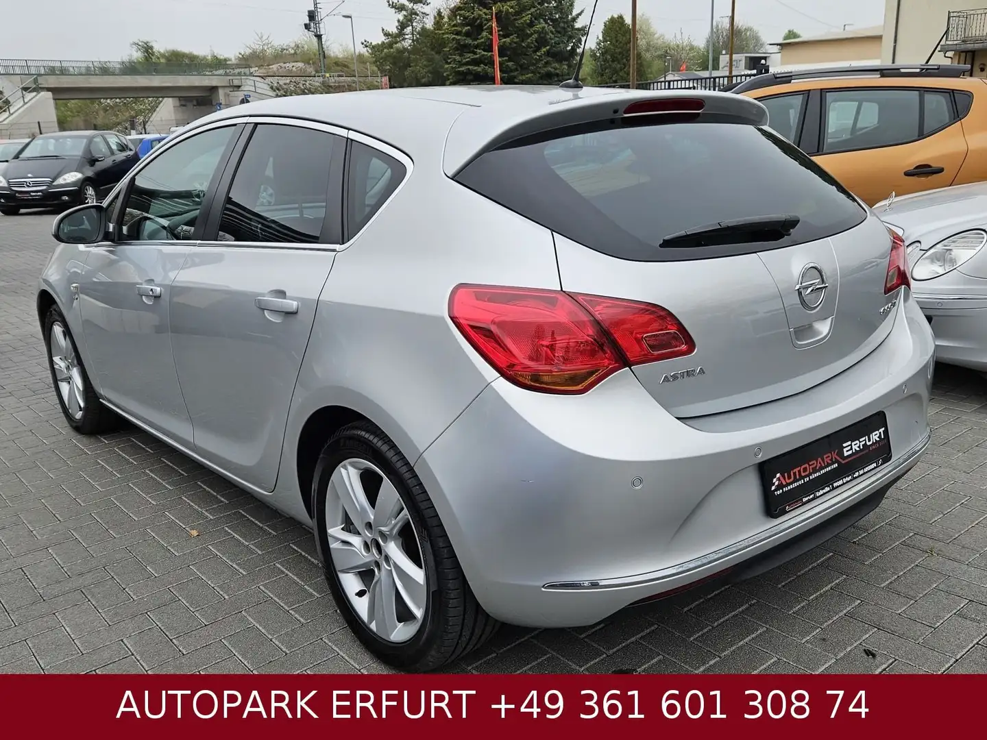 Opel Astra J Lim. 5-trg. Energy*Klima*Temp*Navi*Phone Silber - 2