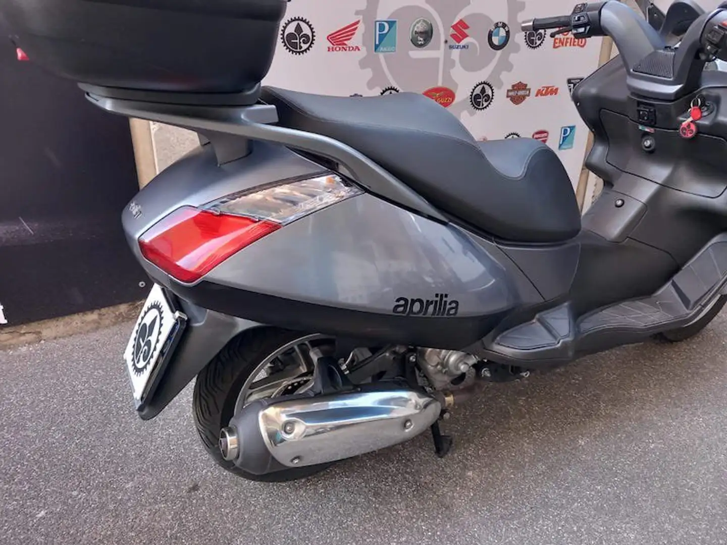 Aprilia Atlantic 300 - 2