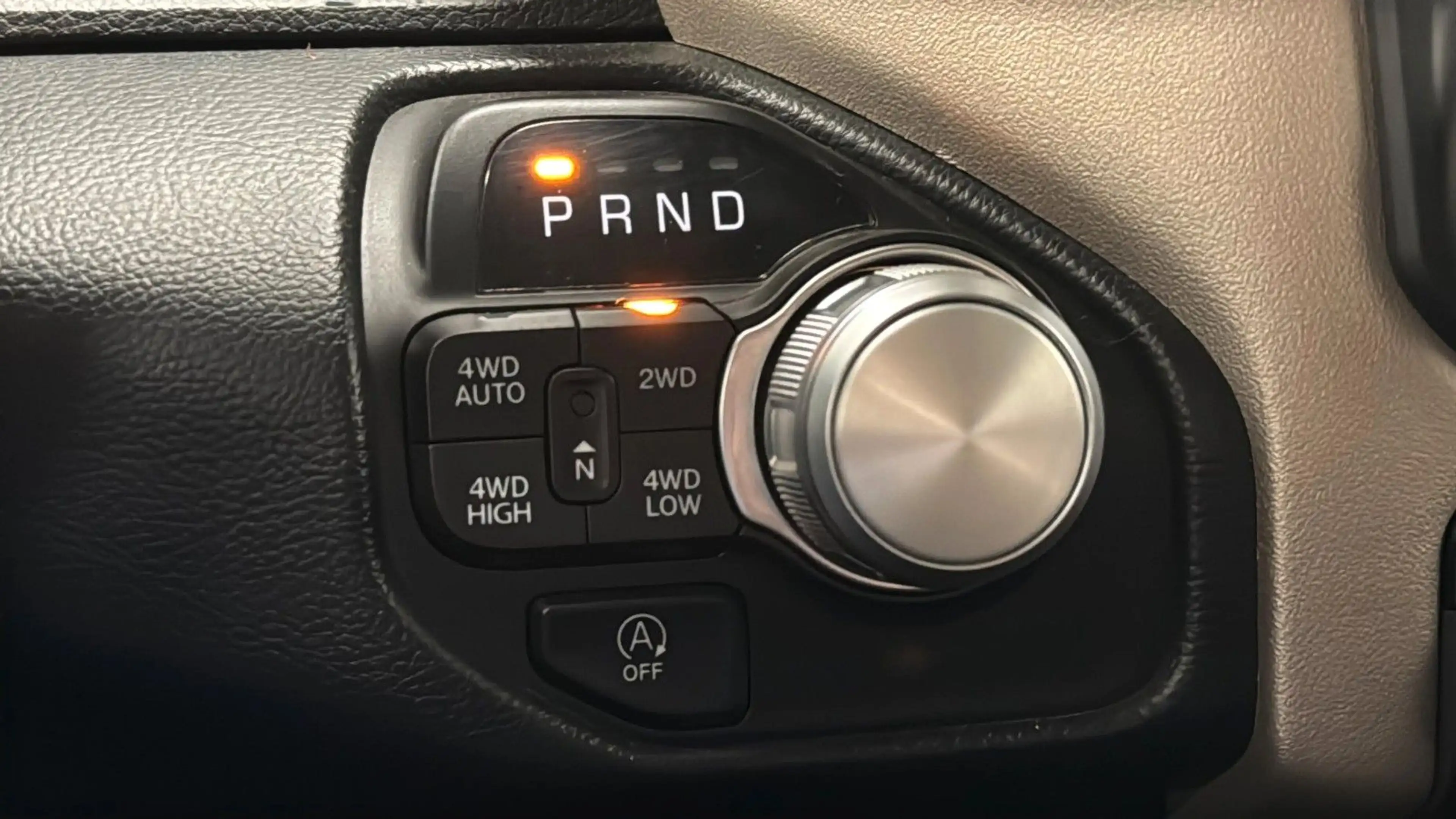Dodge RAM Ram 1500 5.7L Laramie  unfallfrei 4X4 5,7 TÜV — photo 11
