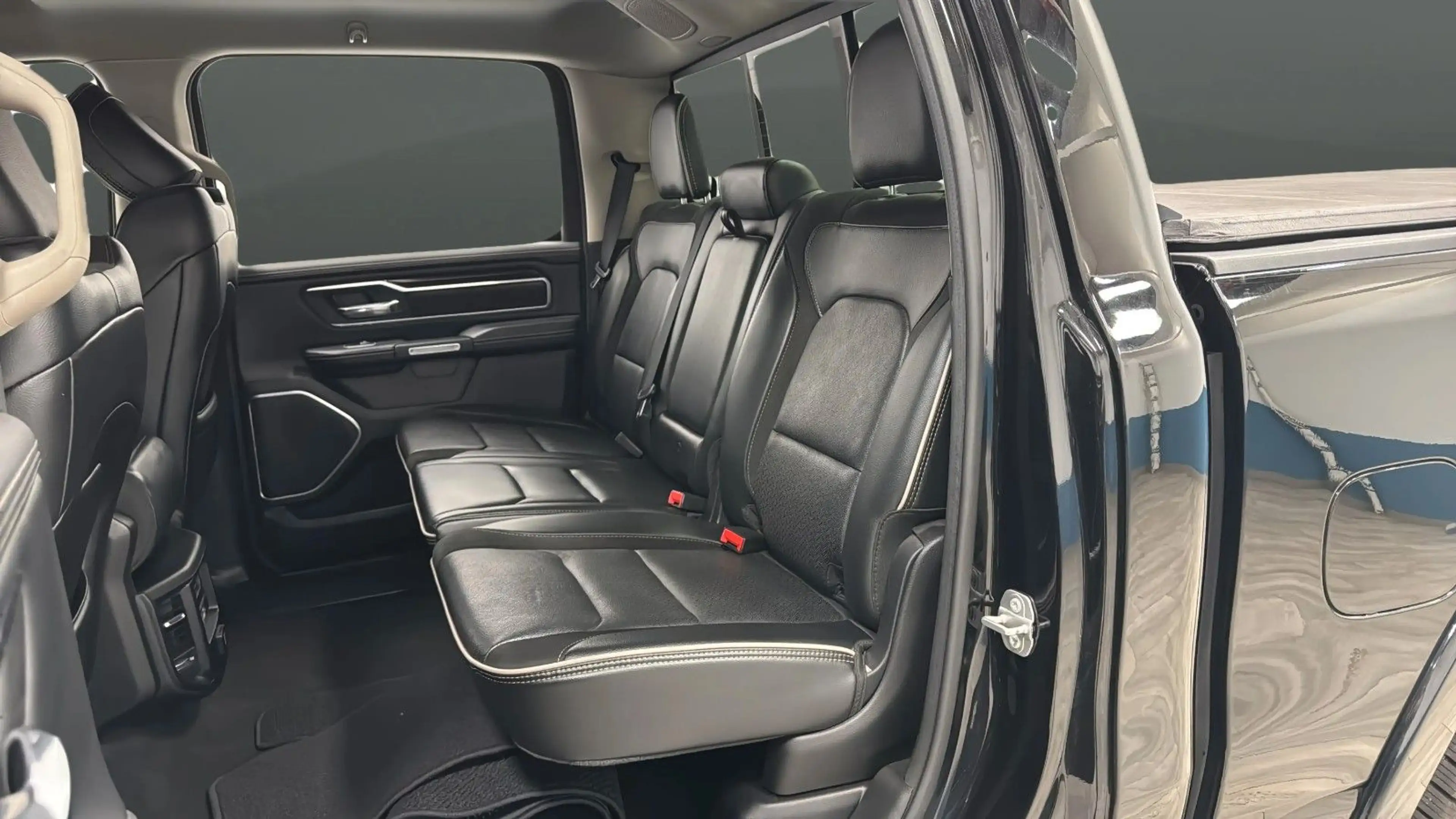 Dodge RAM Ram 1500 5.7L Laramie  unfallfrei 4X4 5,7 TÜV — photo 6