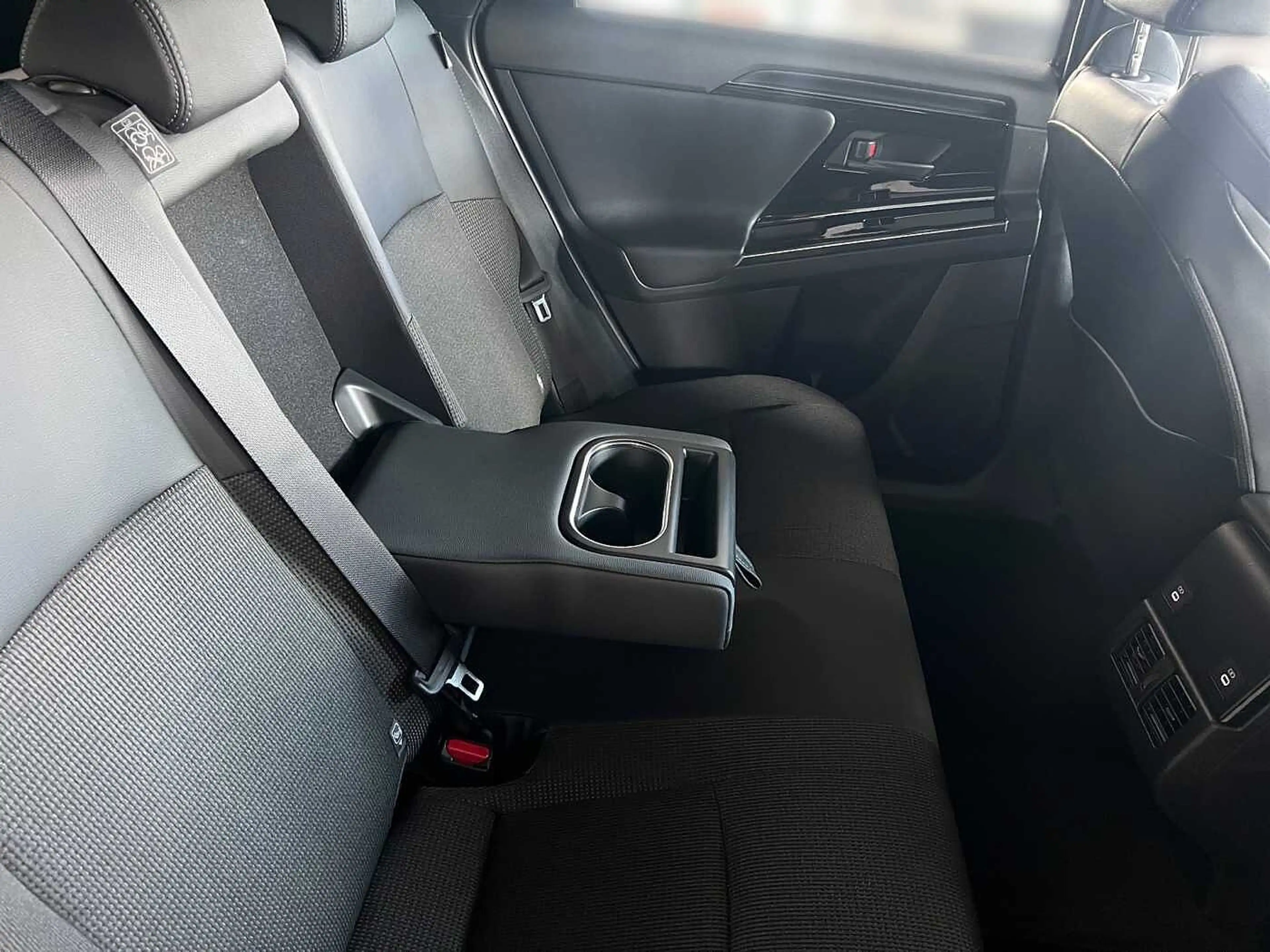Toyota bZ4X Basis + Comfortpaket LED KLIMA KAMERA — photo 7