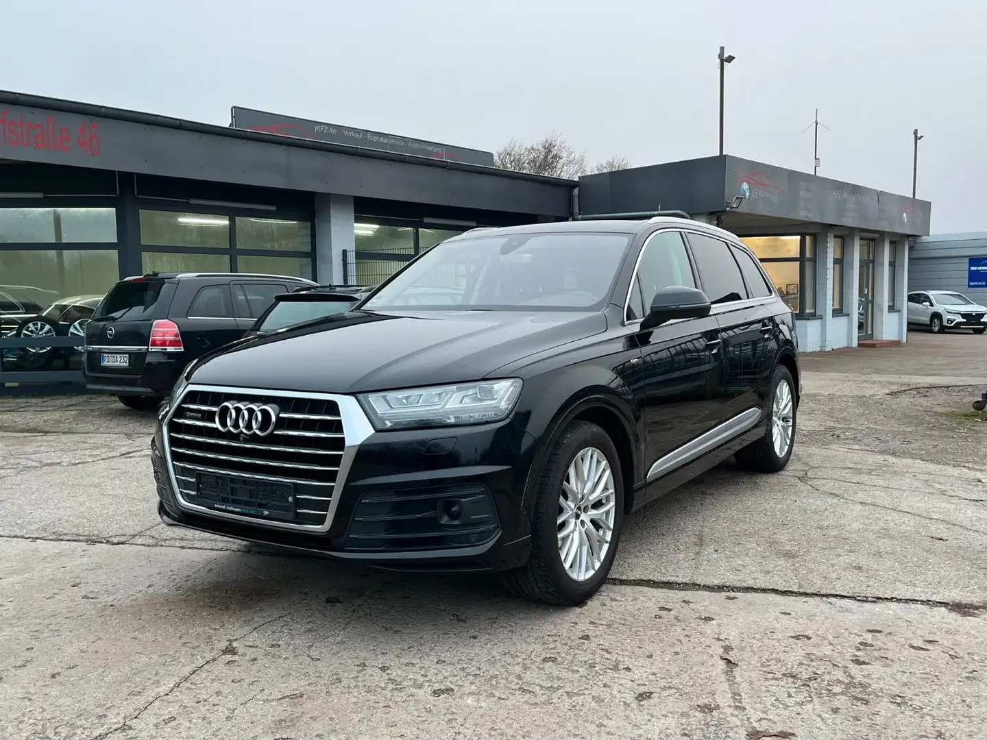 Audi Q7 3.0 TDI ultra quattro S-LINE *PANO*AHK*1.HAND Schwarz - 1