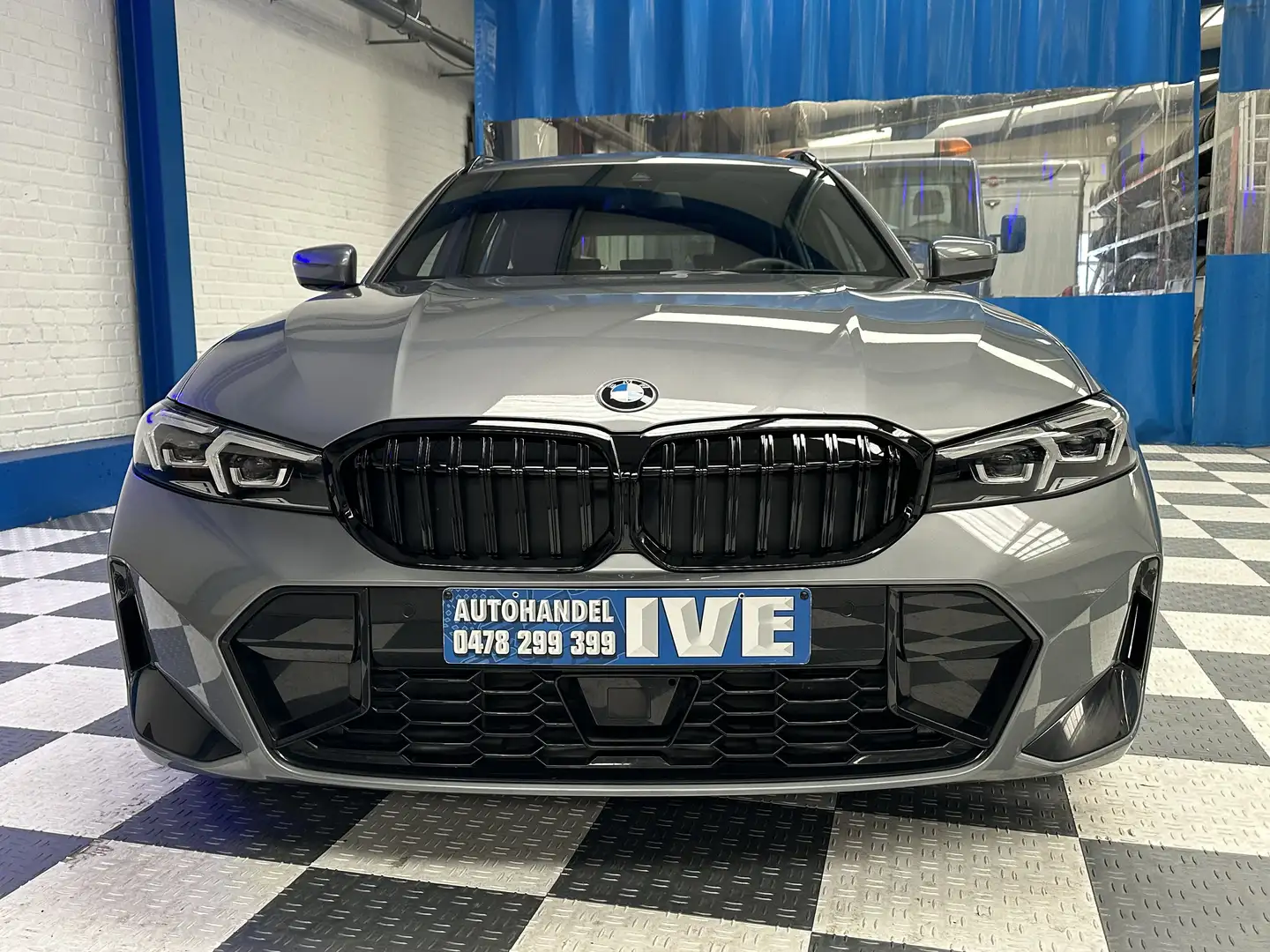 BMW 330 330i Touring Aut. **M-Sport** Grijs - 2