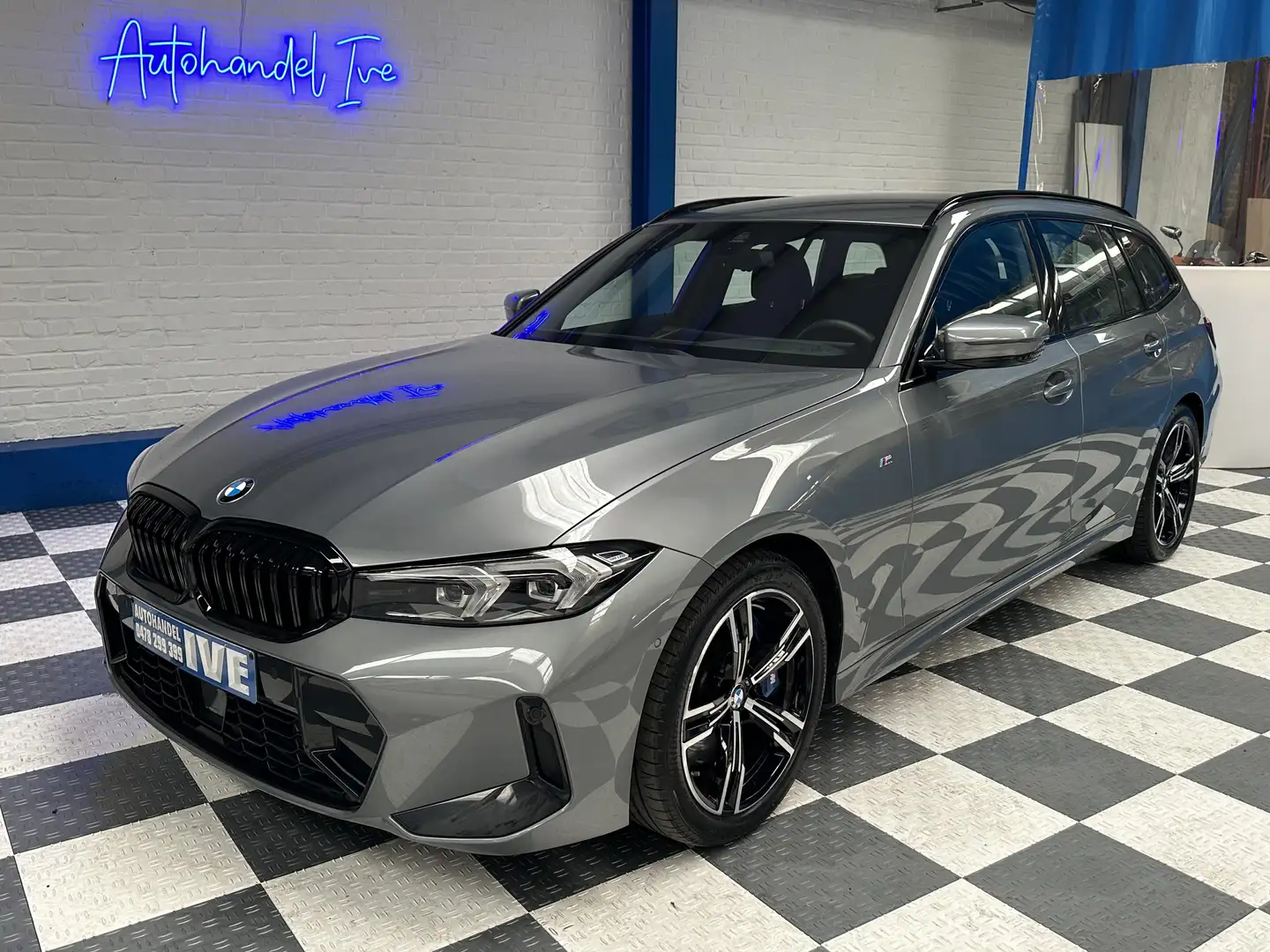 BMW 330 330i Touring Aut. **M-Sport** Grijs - 1