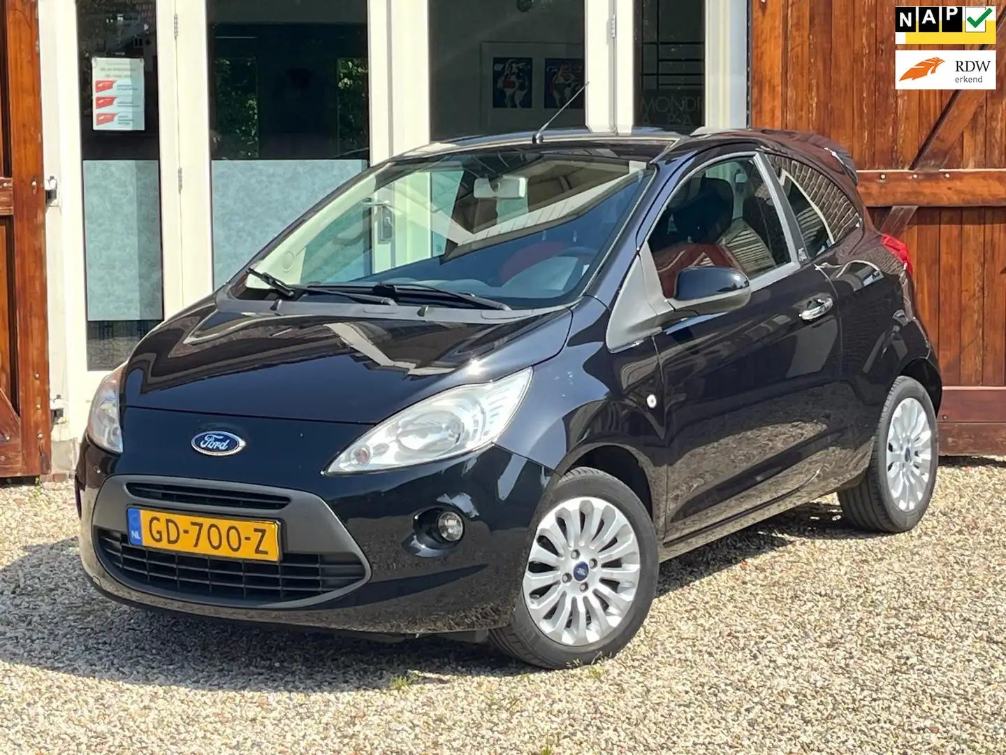 Ford Ka/Ka+ 1.2 Cool&Sound Zwart - 1