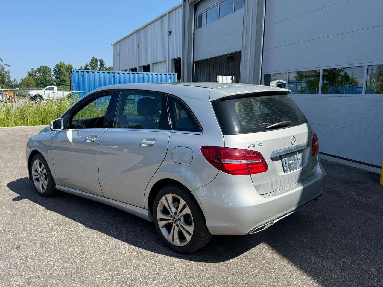 2018 Mercedes-Benz B-Class B 250 - AWD|NAV|2XWHEELS|CAMERA|SUNROOF|CARPLAY — снимка 1