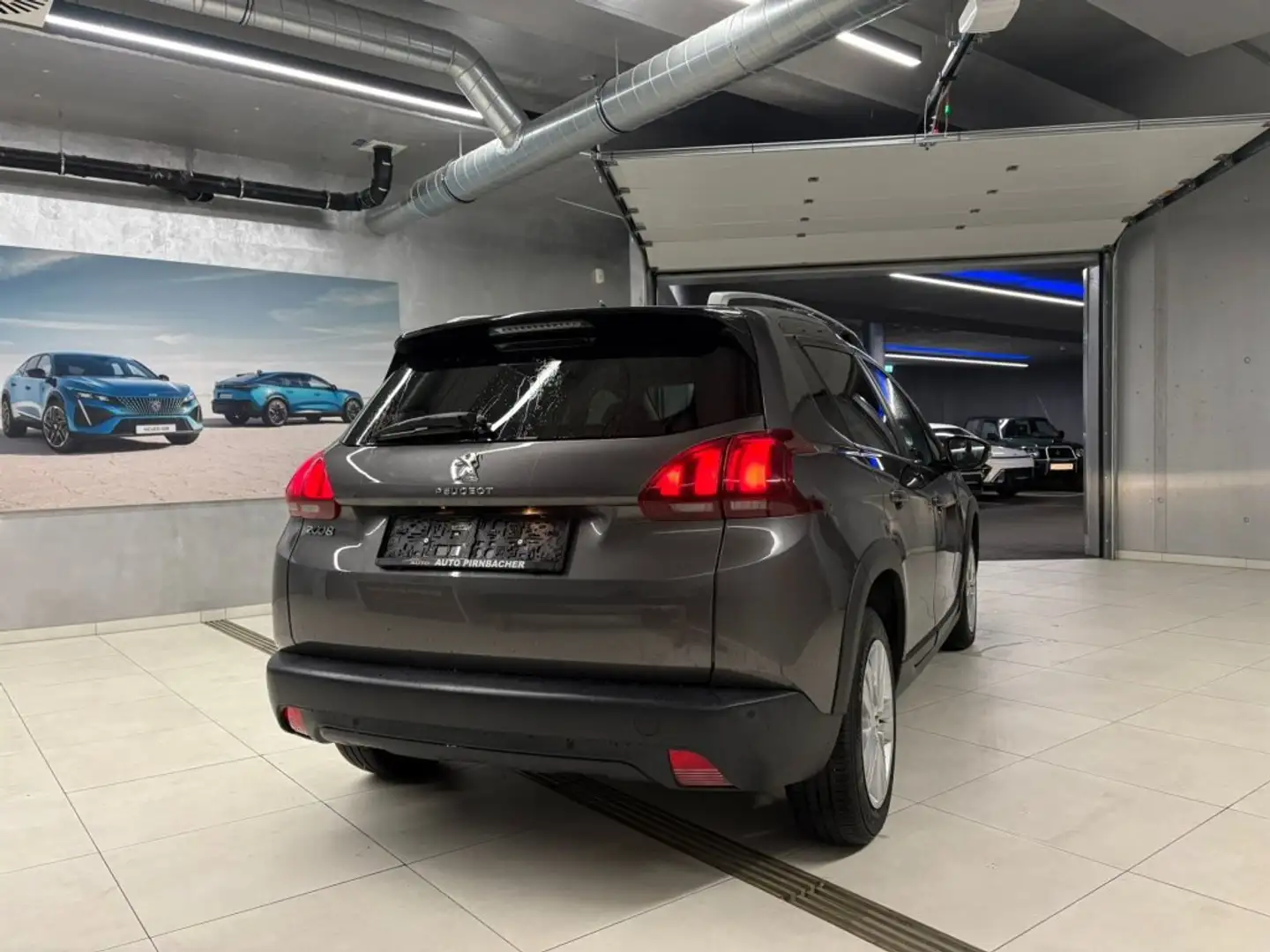 Peugeot 2008 SIGN PT 110 Grau - 2