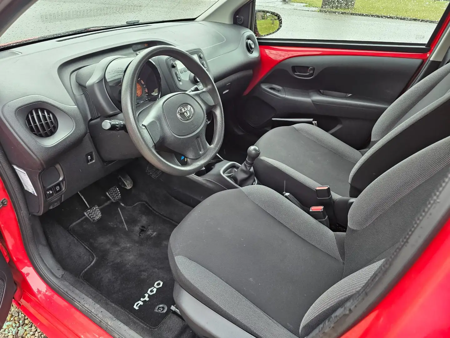Toyota Aygo 1.0 VVT-i x-now 5-deurs AIRCO/cruise Rouge - 2