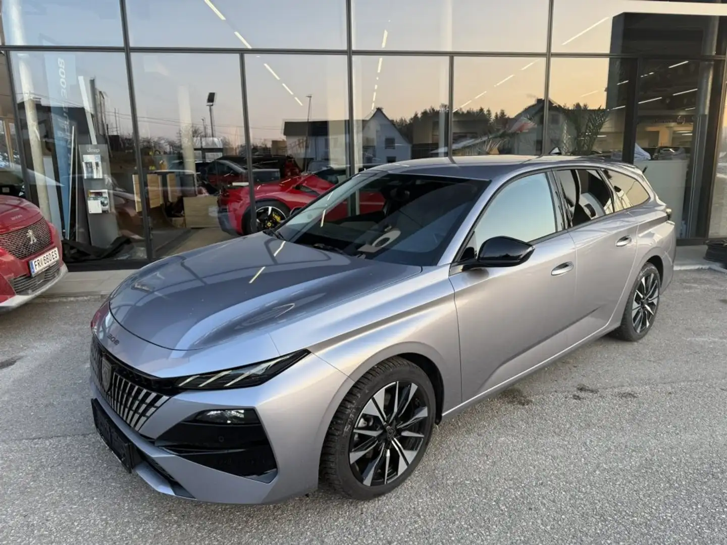 Peugeot 308 SW ALLURE Hybrid 145 e-DCS6 Grau - 2