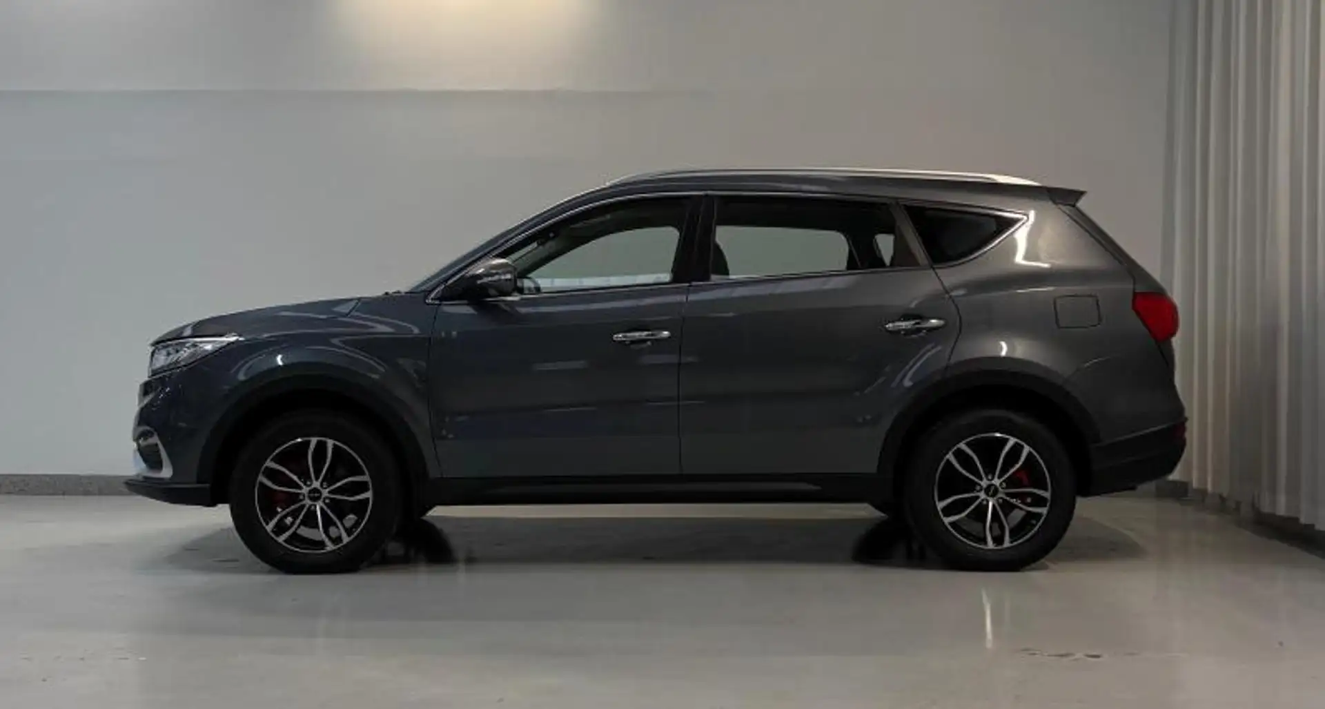 DFSK Glory 580 1.5 turbo auto 7posti Grau - 2