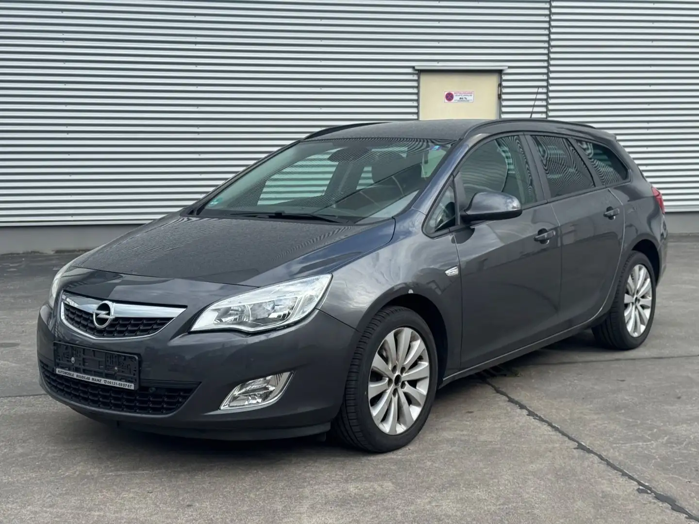 Opel Astra Sports Tourer 1.4 T 150 Jahre Opel Šedá - 1
