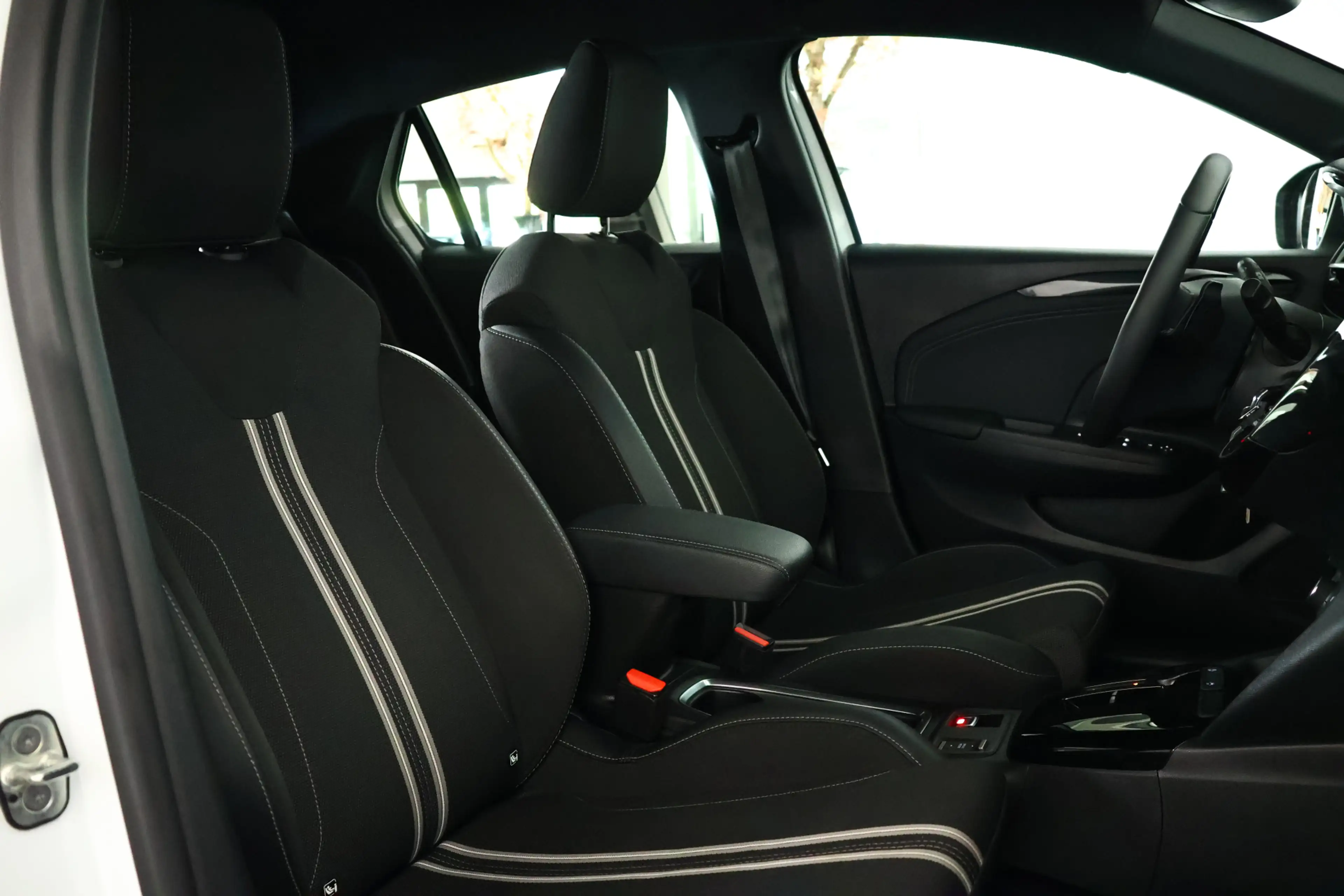 Opel Corsa 1.2 Turbo GS / CarPlay / LED / Cam / Allseason — photo 7