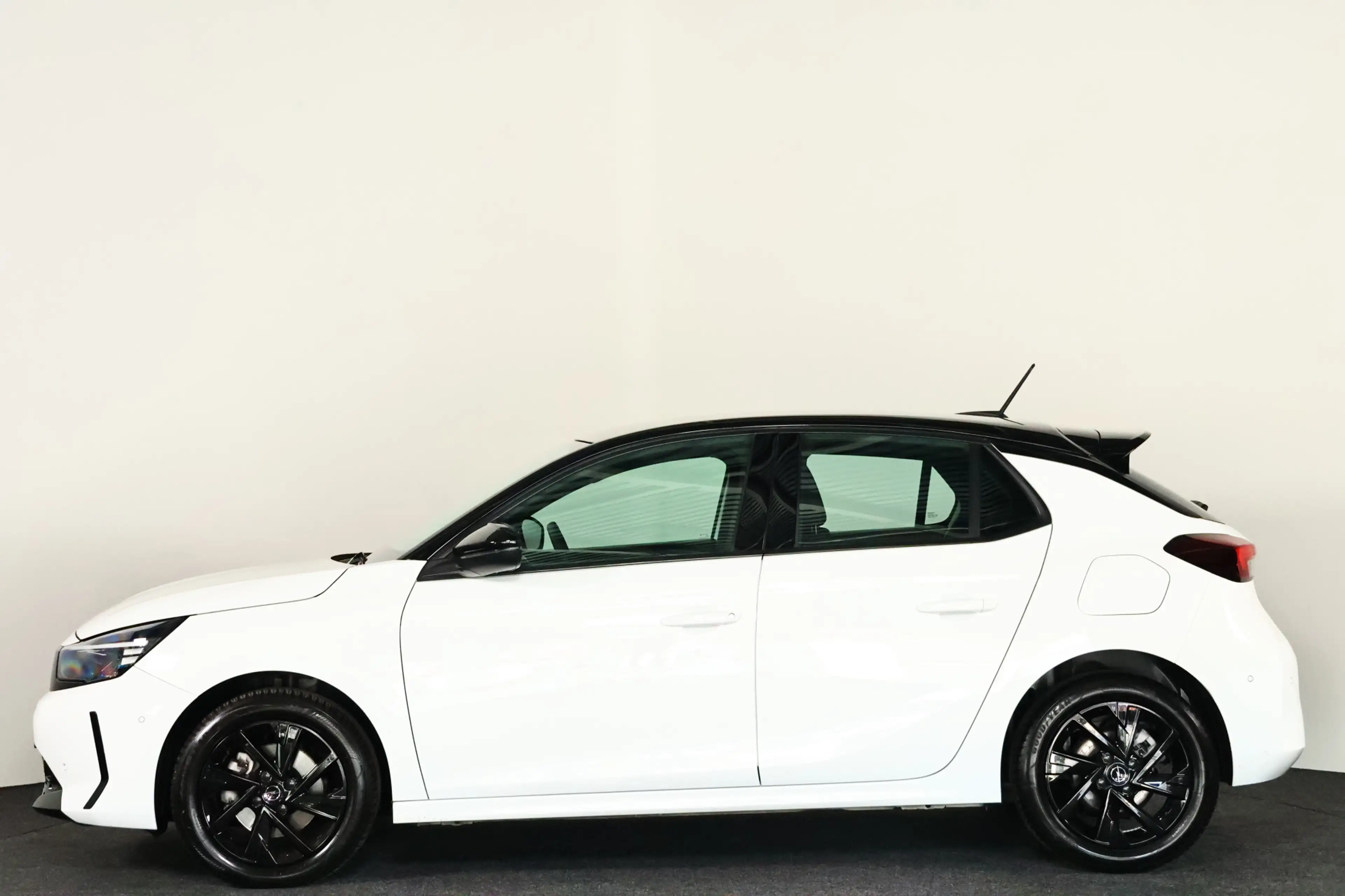 Opel Corsa 1.2 Turbo GS / CarPlay / LED / Cam / Allseason — photo 35