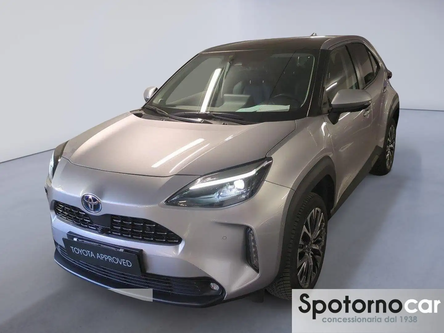 Toyota Yaris Cross 1.5 Hybrid 5p. E-CVT Lounge Zilver - 1