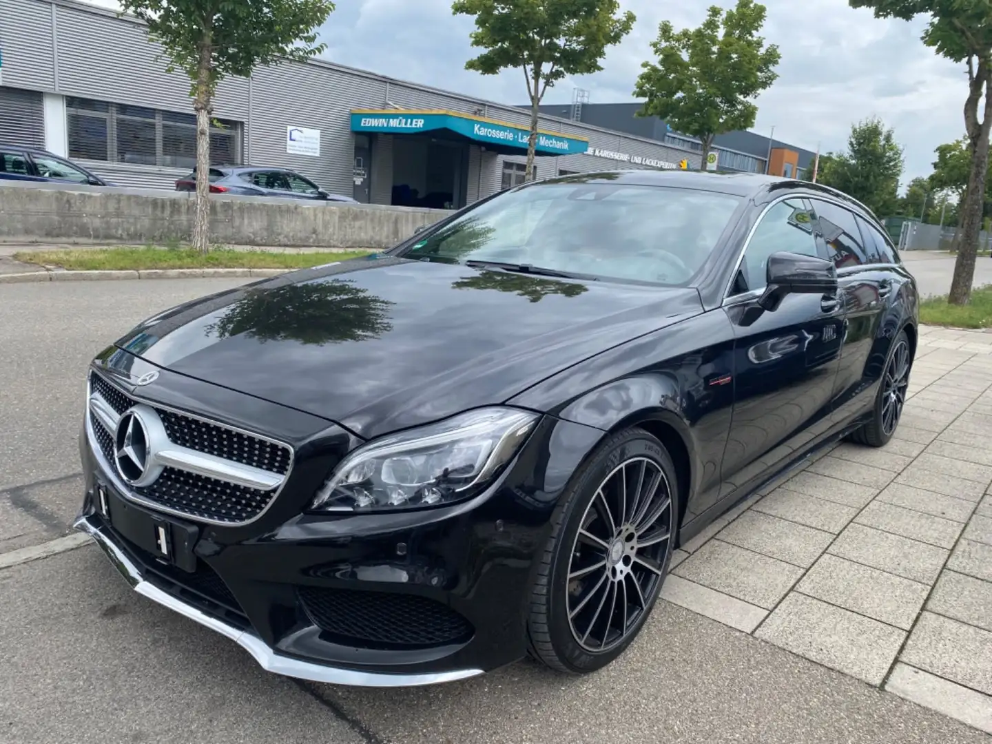 Mercedes-Benz CLS 400 AMG Zwart - 1