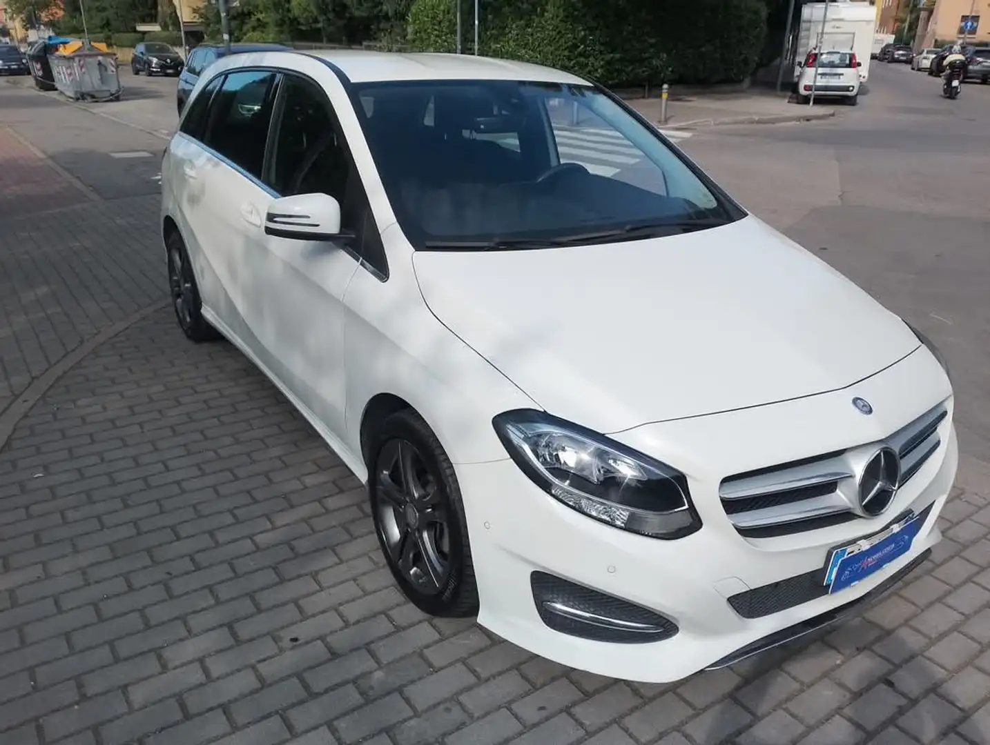 Mercedes-Benz B 180 B 180 d (cdi) Sport auto Bianco - 1