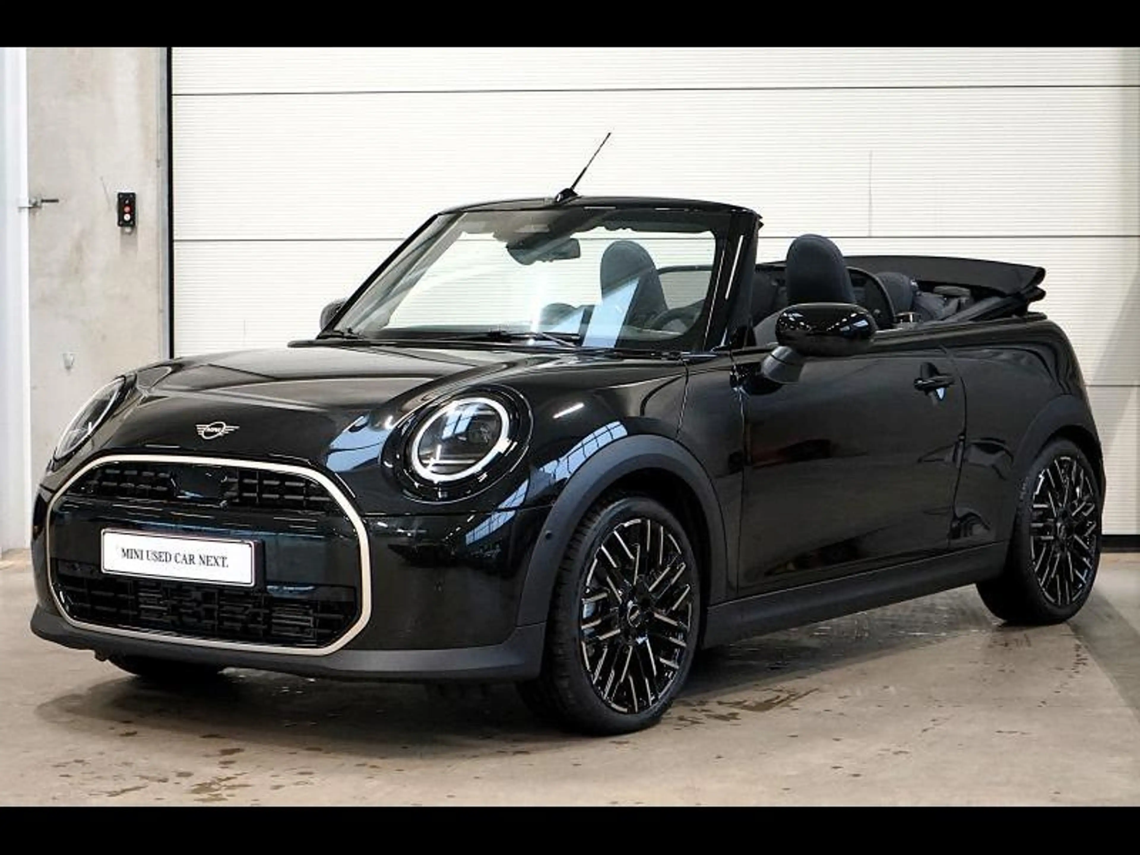 MINI Cooper Cabrio JCW SEATS - AUTOMAAT - HARMAN-KARDON - HUD