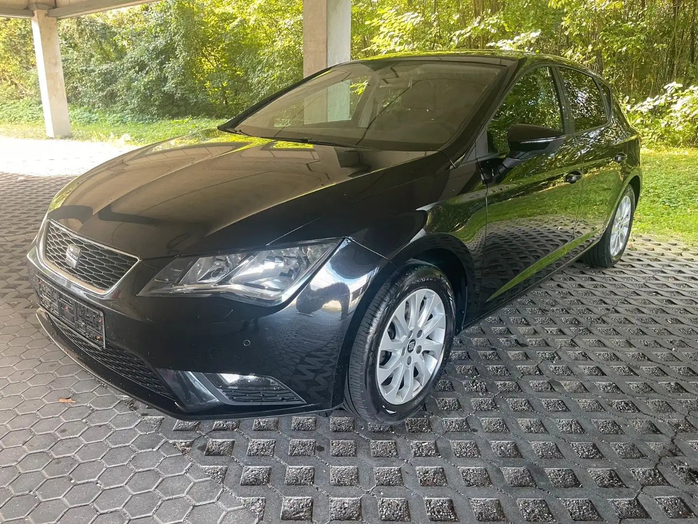 SEAT Leon Style Schwarz - 1