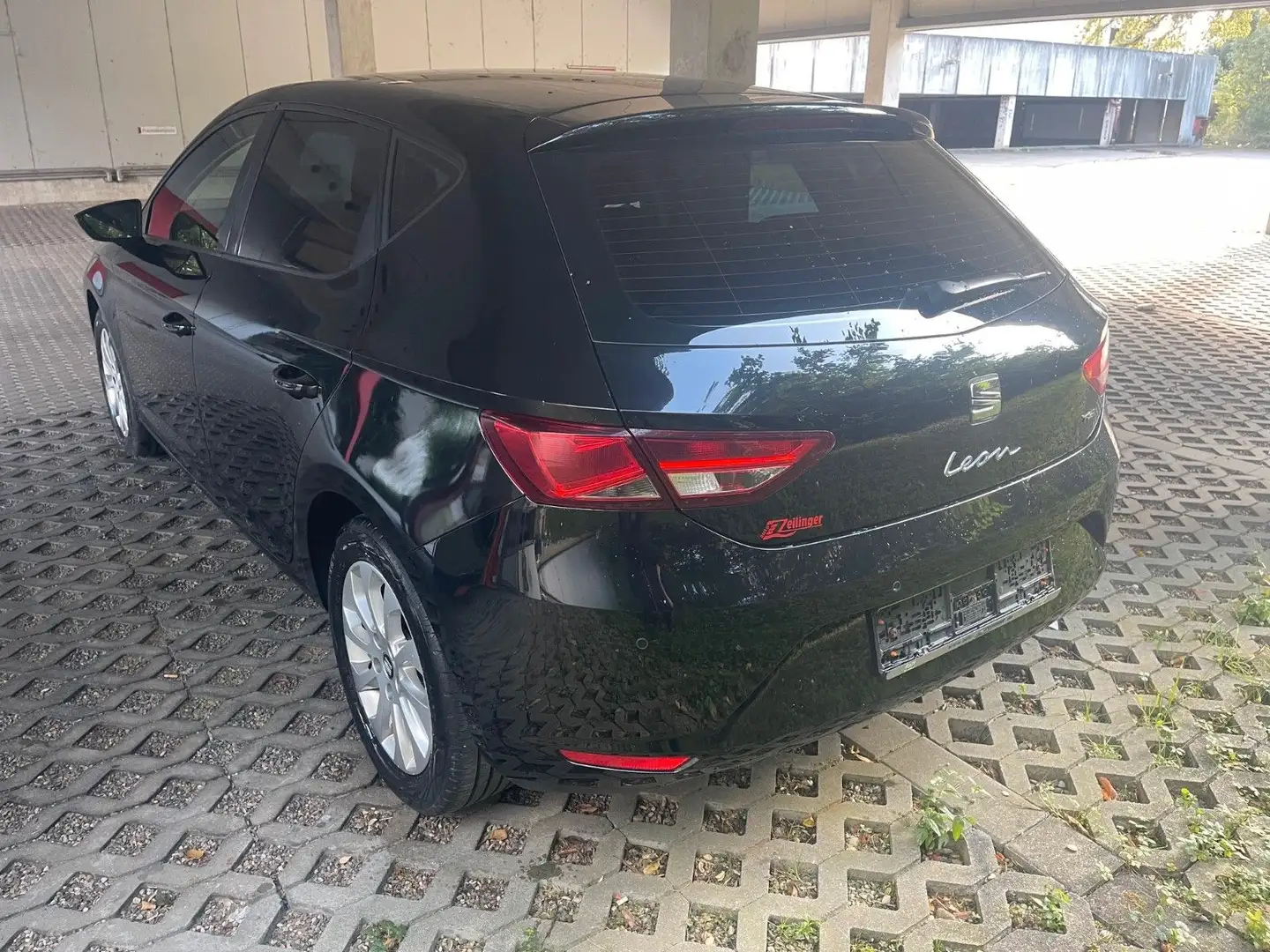 SEAT Leon Style Schwarz - 2