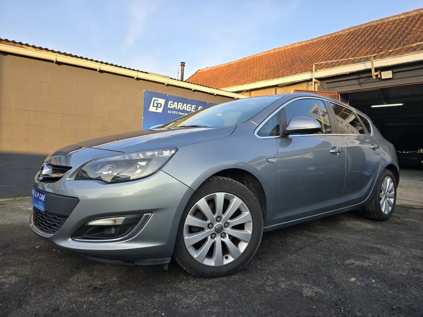 Opel Astra 1.6 CDTi ECOTEC D Innovation Start/Stop Grijs - 1