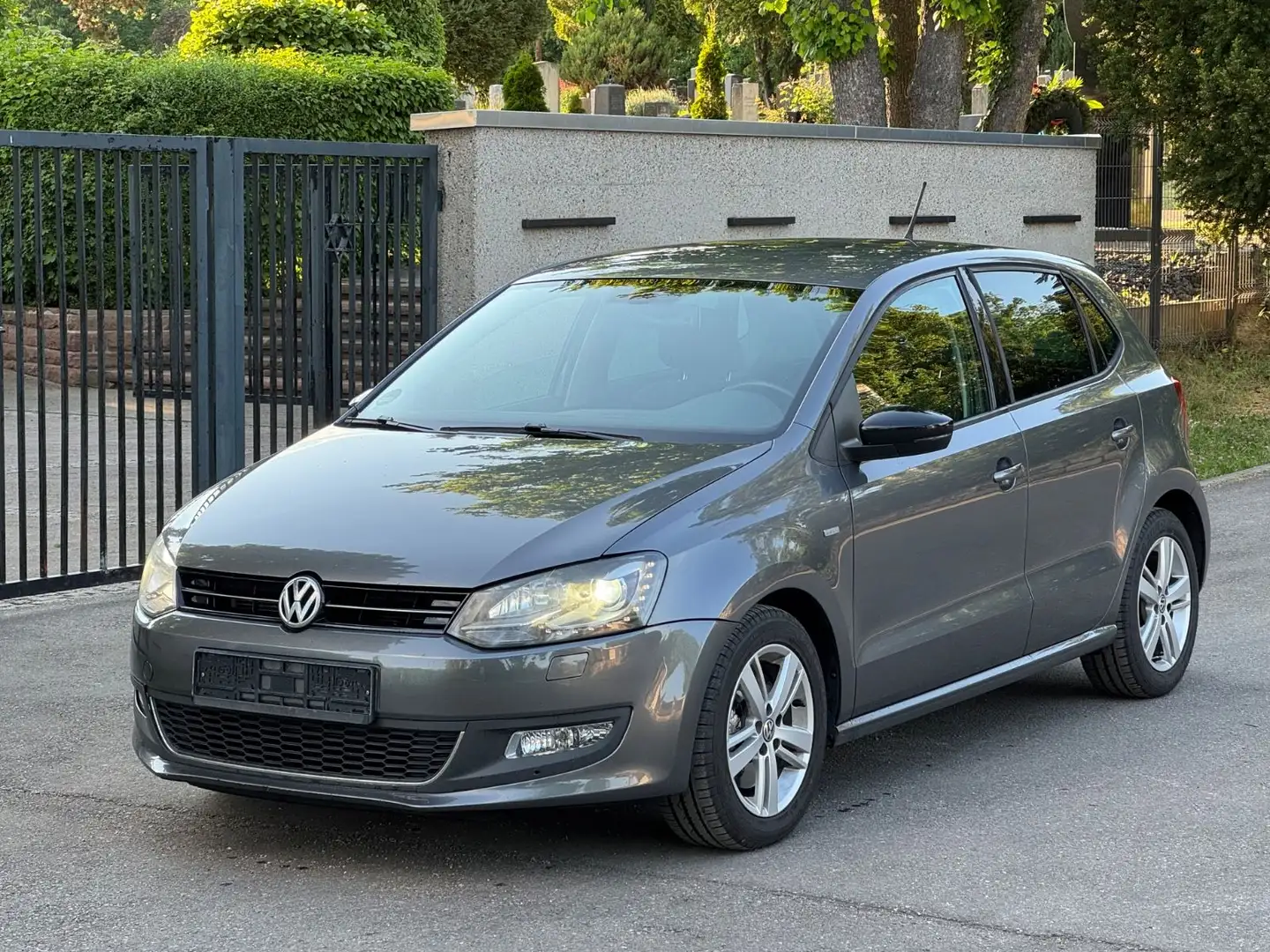 Volkswagen Polo V 1.2 TSI Match /Xenon/Sitzheizung/PDC/Spor Grijs - 1